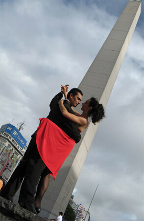 cecilia-pascual-leonardo-oviedo-obelisque-buenos-aires